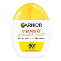 Garnier Vitamin C Wonder Tint lekki barwi�cy krem do twarzy SPF50+ 40ml